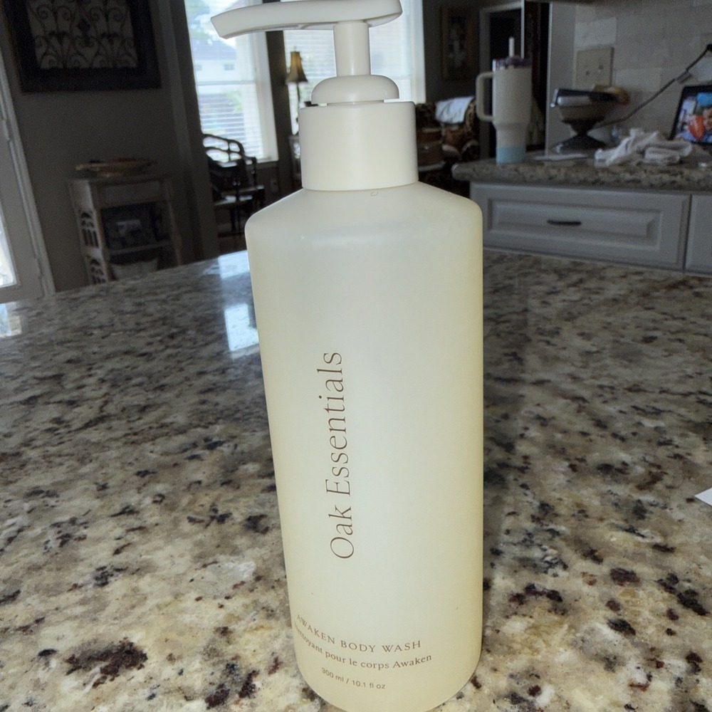 Oak Essentials Awaken Body Wash 10.1oz. Ultra Body Wash 5592